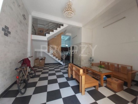 Nguyễn Phúc Chu, Quận Tân Bình có nhà trống cần cho thuê rộng 180m2, giá 13 triệu/tháng