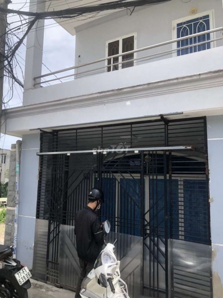 Cho thuê nhà đường số 42, Quận 2, 1 trệt, 1 lầu đúc, 3 pn, dt 45m2, giá 5.5 triệu/tháng