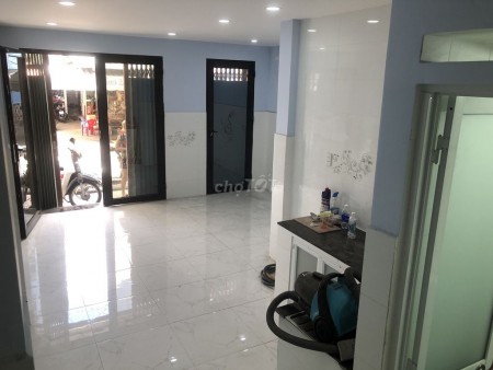 Chính chủ cho thuê nhà rộng 136m2, 3 tầng, giá 14 triệu/tháng, mt Nguyễn Thần Hiến, Quận 4