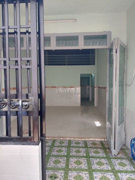 Trống nhà rộng 60m2, hẻm Lại Hùng Cường, huyện Bình Chánh, giá 3.5 triệu/tháng