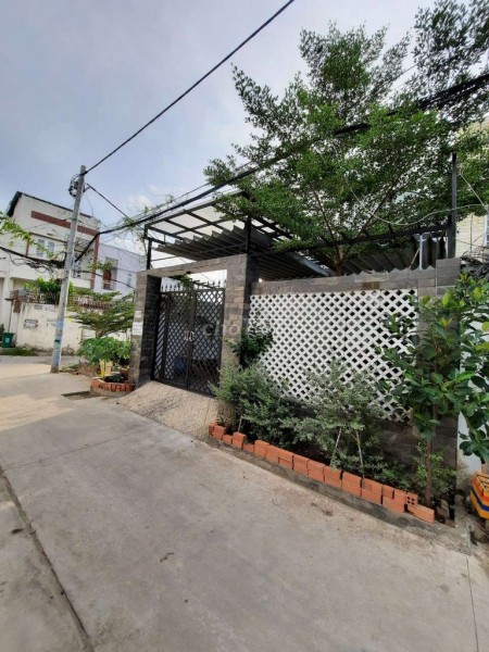 Trống nhà đẹp còn mới cần cho thuê giá 10 triệu/tháng, dtsd 120m2, 3 tầng, đường số 11, Thủ Đức