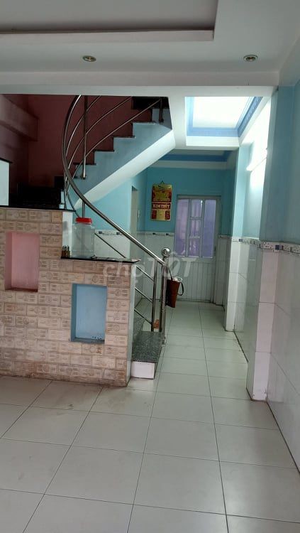 Chủ cho thuê nhanh nhà rộng 30m2, 4 tầng đúc, hẻm 22/26 Lạc Long Quân, giá 10 triệu/tháng