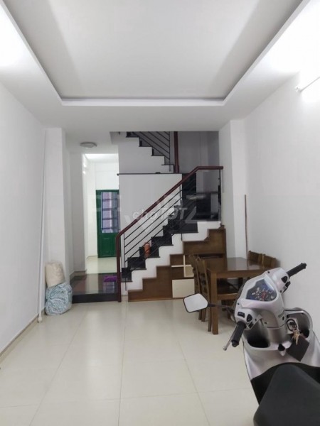 Mình có nhà rộng 135m2, 3 tầng, hẻm Nguyễn Cảnh Chân, Quận 1, giá 22 triệu/tháng