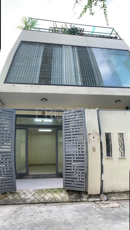 Mình có nhà rộng 200m2, 2 lầu đúc còn mới, giá 15 triệu/tháng, hẻm Phạm Cự Lượng, Tân Bình