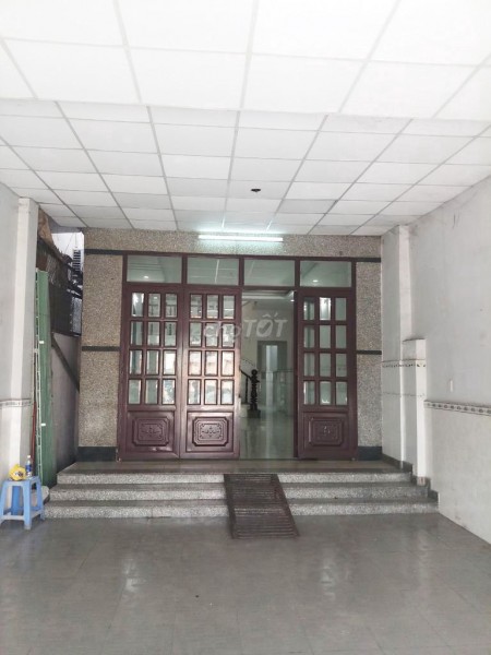 Khu dân cư Đình Phong Phú có nhà rộng 165m2, 2 tầng, còn mới, giá 18 triệu/tháng