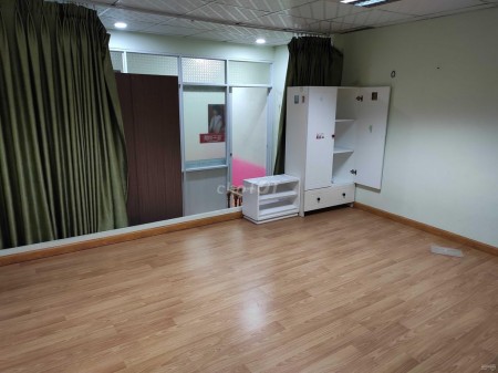 Có nhà 65m2, 2 tầng đúc, còn mới, có nội thất đường C2, Quận 8, cho thuê giá 6 triệu/tháng