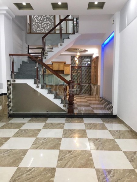 Nhà đúc kiên có 3 tầng bê tông, dtsd 206m2, giá 16 triệu/tháng, hẻm Hoàng Bật Đạt