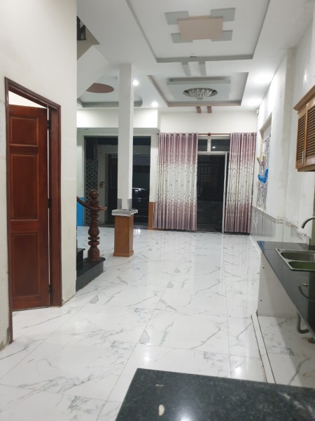 Cho thuê nhà nguyên căn 1 lầu, DT 168m2, Ở, sản xuất KD ngã tư Bà Điểm, Phan Văn Hớn, giá 9 triệu