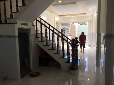 Có nhà trống đường Ngô Chí Quốc, Thủ Đức rộng 120m2, cần cho thuê, giá 7.5 triệu/tháng