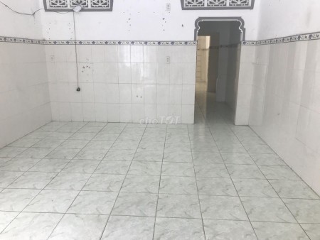 Đình Phong Phú, Quận 9 cần cho thuê nhà 70m2, cấp 4 đúc bê tông, giá 6 triệu/tháng