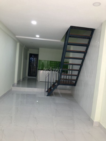 Kết cấu nhà 1 trệt, 1 lầu còn trống cần cho thuê dt 35m2, 2 pn, Tô Hiến Thành, Quận 10