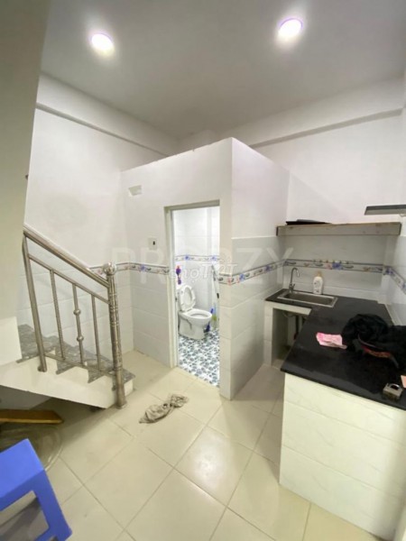 Kết cấu nhà 1 trệt, 1 lầu đúc cần cho thuê giá 6.5 triệu/tháng, dtsd 56m2 hẻm Bình Tiên, Quận 6