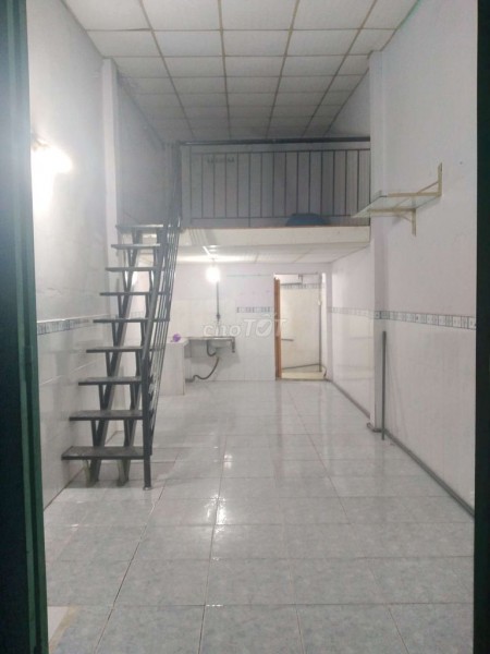 Hẻm Phan Văn Hớn, Quận 12 cần cho thuê nhanh nhà có gác, dt 30m2, giá 2 triệu/tháng