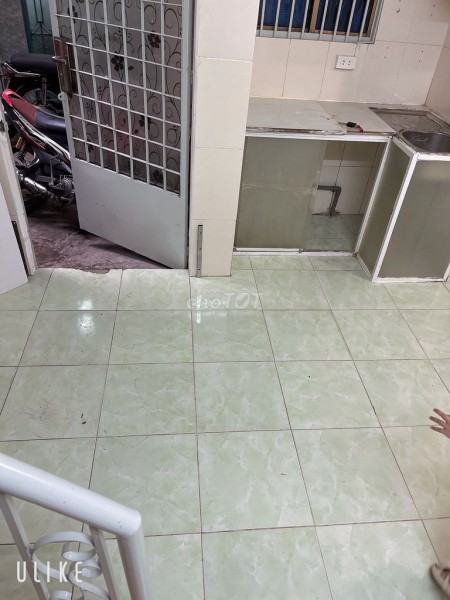 Cho thuê nhà 2 tầng đúc, dtsd 20m2, giá 4.5 triệu/tháng hẻm xe hơi Sư Vạn Hạnh, Quận 10