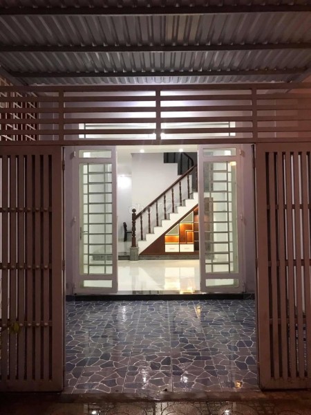 Nhà rộng 128m2, 3 tầng đúc, còn mới, giá 8 triệu/tháng, đc 898 Nguyễn Duy Trinh, Quận 9