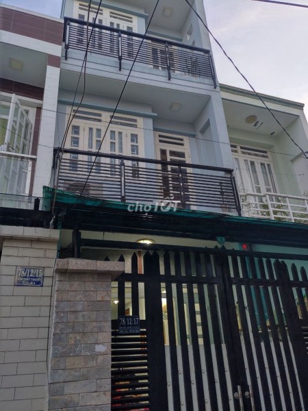 Xóm Chiếu, Quận 4 cần cho thuê nhà rộng 56m2, 4 tầng đúc, giá 10 triệu/tháng, lhcc