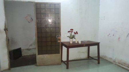 Nhà mặt tiền Đỗ Xuân Hợp, Quận 9, dtsd 144m2, hơi cũ, giá 17 triệu/tháng, 2 phòng ngủ