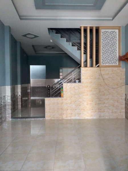 Sư Đoàn 9, huyện Bình Chánh cần cho thuê nhà 1 trệt, 1 lầu, giá 4 triệu/tháng, dtsd 70m2