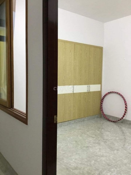 Có nhà 1 trệt, 2 lầu đúc kiên cố cần cho thuê 250m2, cần cho thuê giá 10 triệu/tháng