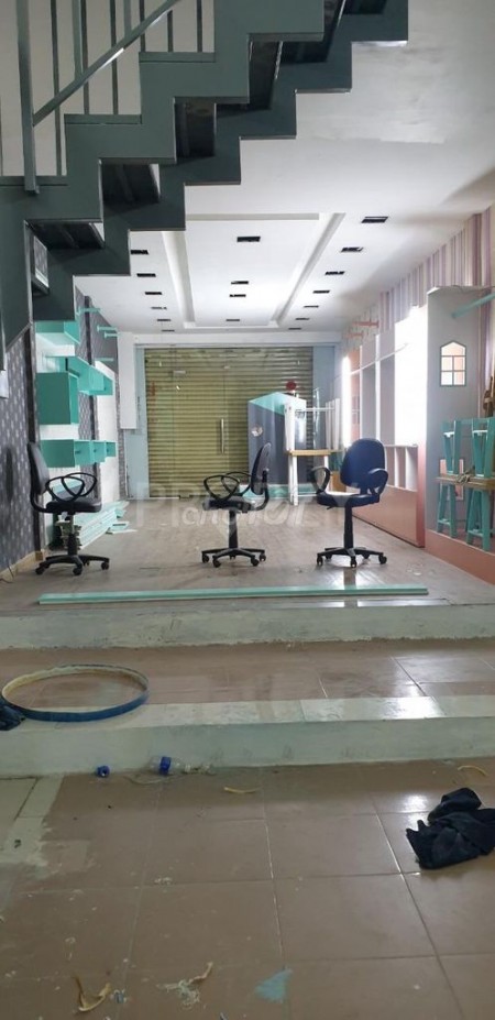 Mặt tiền đường Cách Mạng Tháng Tám cần cho thuê nhà 2 tầng, giá 30 triệu/tháng, dt 65.5m2