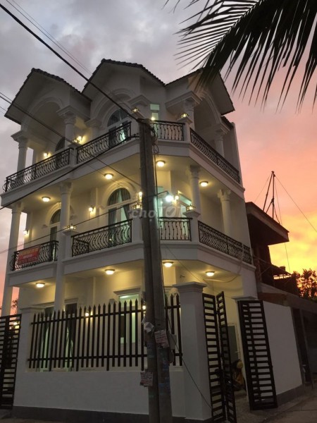 Chủ chưa sử dụng nên cần cho thuê nhà biệt thự Quận 9, dtsd 73m2, giá 12 triệu. lh 0906651959