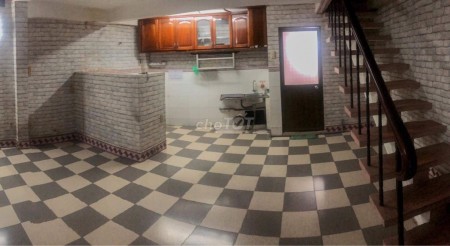 Trống nhà cần cho thuê nhà 3 tầng đúc kiên cố dt 30m2, giá 8.5 triệu/tháng, lh 0707707062