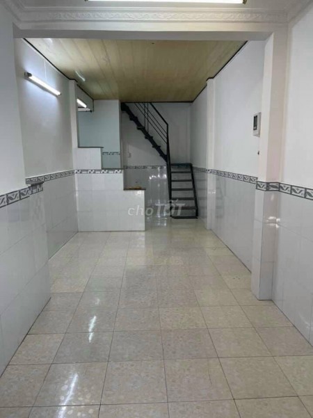 Cho thuê nhà nở hậu Quận Gò Vấp dt 33m2, gác rộng, giá 6 triệu/tháng, lh