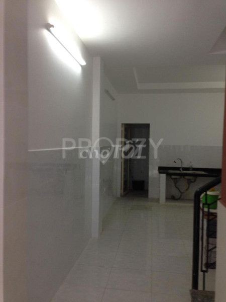 Nguyên căn đúc kiên cố 2 tầng đúc kiên cố, dt 112m2, 2 pn, giá 8.5 triệu/tháng, lh 0901886290