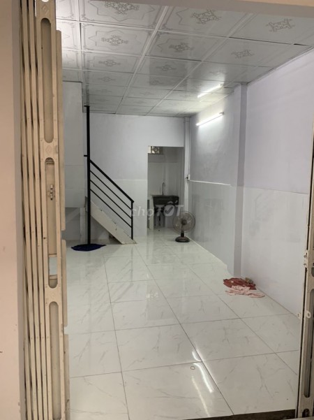 Nhà nguyên căn 343/68D Tô Hiến Thành, Quận 10, giá cho thuê 8 triệu/tháng, dtsd 26m2