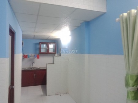 Hẻm 1419 Lê Văn Lương, Nhà Bè giá 3.5 triệu/thang, có gác, dt 40m2, còn mới, lhcc