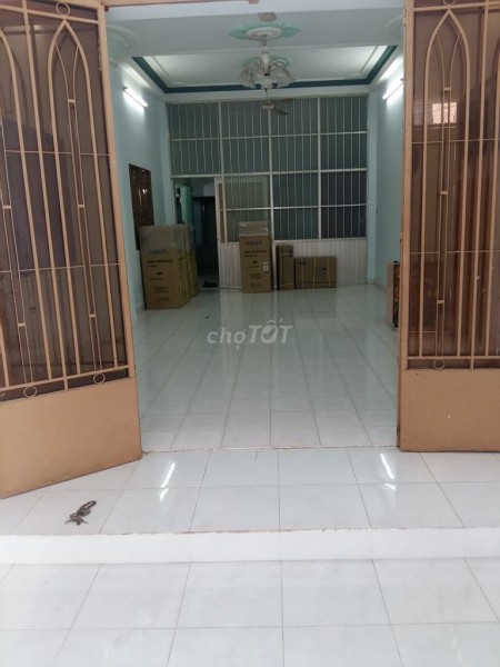 Chủ cho thuê nhà rộng 42m2, cấp 4 một trệt, giá 6 triệu/tháng, mt 16 Chữ Đồng Tử, Tân Bình
