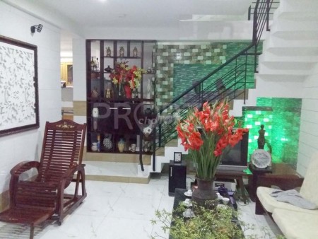 Chủ cho thuê nhà 1 trệt, 2 lầu đúc giá 9.5 triệu/tháng, đường Cây Keo, Thủ Đức, dtsd 150m2