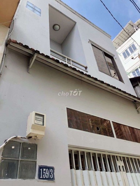 Cho thuê nhà 2 tầng đúc hẻm 159 Nguyễn Văn Cừ, Quận 5, giá 7 triệu/tháng, dtsd 12m2