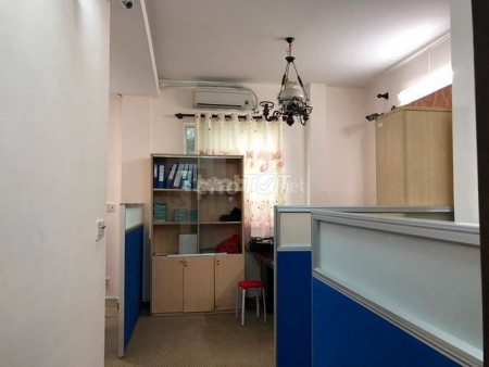 Có nhà mt Sông Đáy, Quận Tân Bình cần cho thuê giá 20 triệu/tháng, dtsd 200m2, 3 tầng