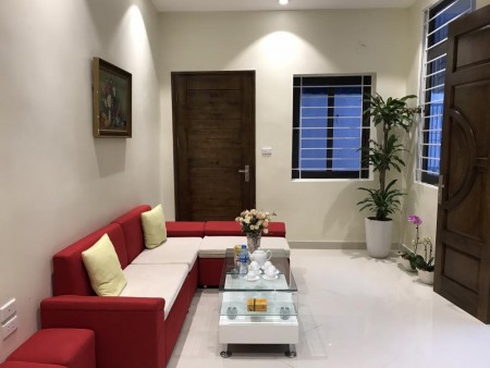 Cần cho thuê gấp nhà phố Quán Thánh DT 25m2 x 5T, đầy đủ nội thất