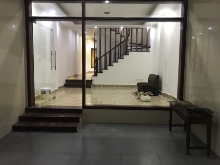 Cho thuê nhà ngõ 61 Giang Văn minh, 65m2 x4T, 15tr/thang( có thương lượng)