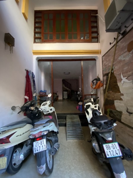 Cho thuê nhà đẹp phố Vạn Bảo, Ba Đình DT 25m2 x 5T, mặt tiền 3.5m, giá 15tr/th