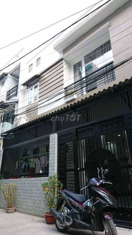 Chủ cho thuê nhà rộng 200m2, 3 tầng đúc kiên cố, giá 9.5 triệu/tháng, đường số 6, Gò Vấp