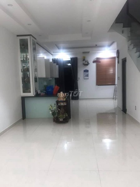 Nhà đường Nguyễn Văn Linh, Bình Chánh cho thuê 3 tầng, giá 18 triệu/tháng, dt 100m2