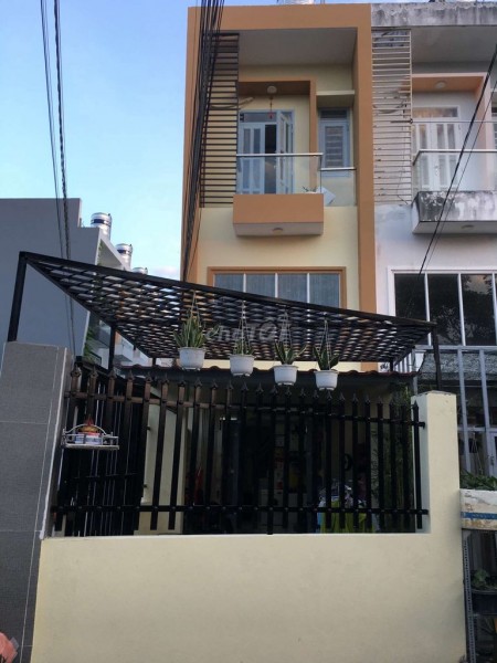 Trống nhà hẻm an ninh huyện Nhà Bè, dt 36m2, 3 tầng đúc, giá 4.8 triệu/tháng, lh 0962045207