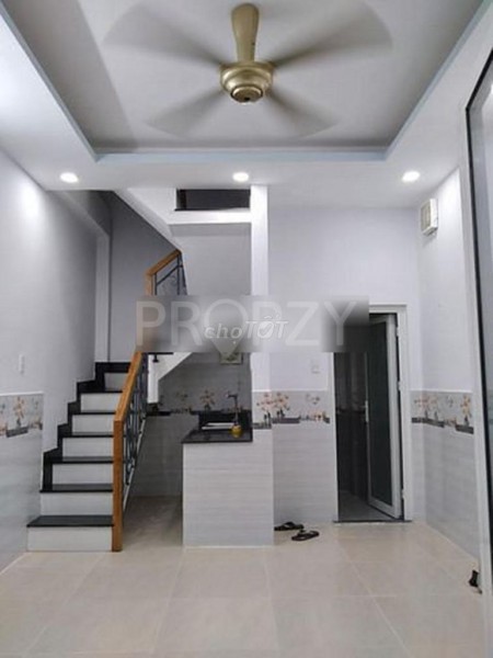 Nhà 1 trệt, 2 lầu đúc kiên cố rộng 75m2, giá 15 triệu/tháng, Nguyễn Thị Minh Khai, Quận 3