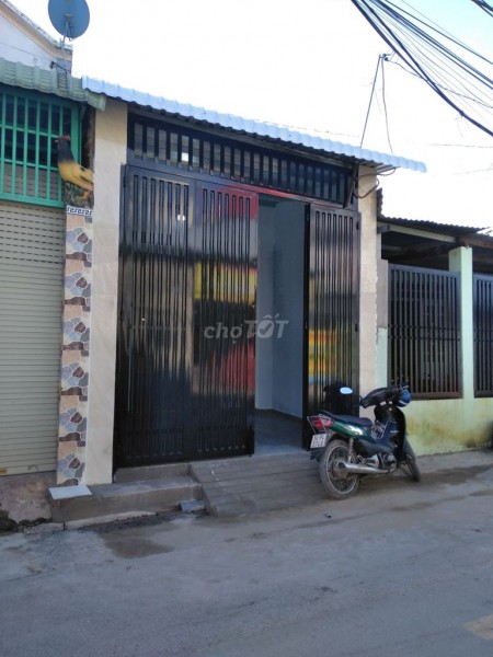 Trống nhà rộng 80m2, kiên cố cho thuê giá 4.5 triệu/tháng, đường Phan Văn Hớn, Hóc Môn