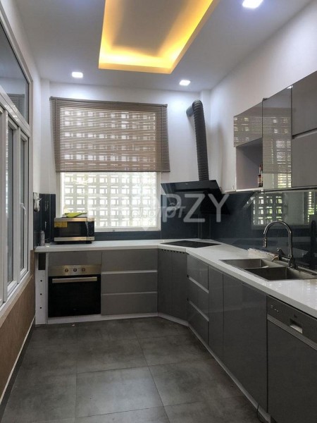 Đường số 10, Quận Bình Tân, khu dân cư an ninh, dt 250m2, 3 tầng, giá 18 triệu/tháng