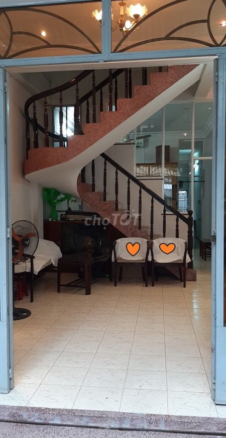 Cho thuê nhà rộng 100m2, 2 lầu đúc kiên cố, hẻm 121 Bùi Đình Tuý, Bình Thạnh, giá 15 triệu/tháng