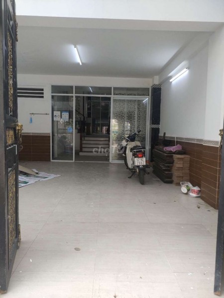 Cho thuê nhà Quận 7, dtsd 80m2, 5 pn, xây lệch tầng, giá 18 triệu/tháng, lh 0906856614