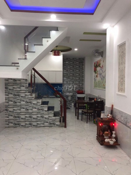 Nhà 1 trệt, 1 lầu đúc kiên cố, giá 7 triệu/tháng, dtsd 52m2, 2 pn, hẻm Phan Huy Ích, Tân Bình