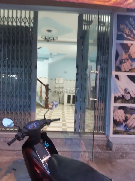 Nhà rộng 40m2, 1 trệt 1 lầu đúc kiên cố, giá 5 triệu/tháng, đường lớn xã Bà Điểm, Hóc Môn