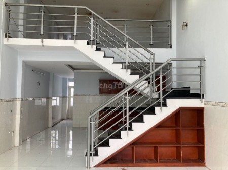 Nguyên căn rộng 100m2, gần đường lớn, giá 6 triệu/tháng, Thạnh Xuân 52, Quận 12