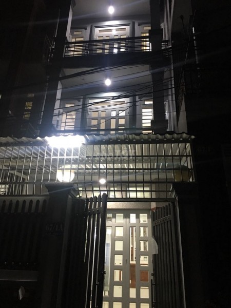 Cho thuê lâu dài nhà Quận 12 rộng 68m2, 2 tầng bê tông, giá 8 triệu/tháng, lh 0986300396