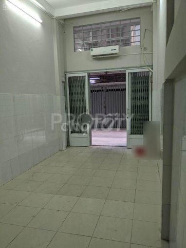 Có nhà rộng 33m2, 1 trệt, 3 lầu đúc cần cho thuê giá 15 triệu/tháng, hẻm Nguyễn Biểu, Quận 5